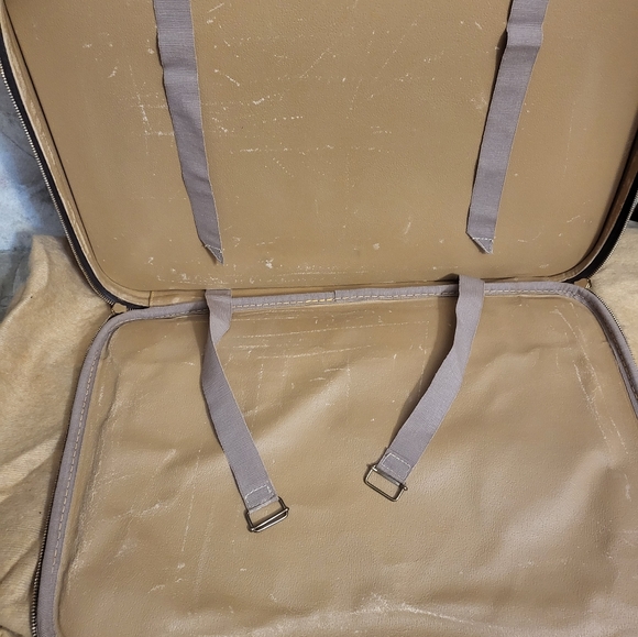 Rare Authentic vintage ETRO suitcase travel bag with guitar type strap. - Picture 6 of 16